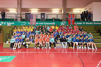 Gruppenfoto mit allen Spielerinnen aller Vereine