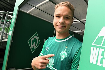 Niklas Schmidt extended his Werder contract on Saturday