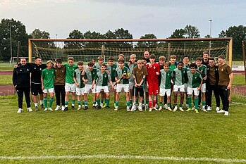 U15 feiert den Pokalsieg.