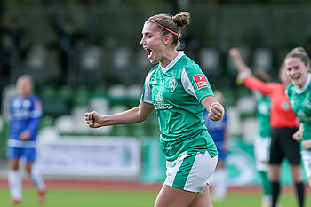 Werder-Spielerin Jana Radosavljevic jubelt