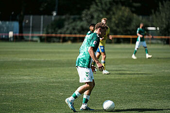 Patrick Götzelmann am Ball.