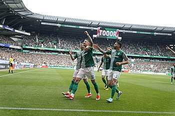 Marco Friedl cheering with his teammates.