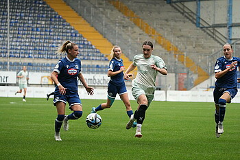 Sophie Weidauer im Auswärtstrikot von Werder beim Pokalspiel in Bielefeld.