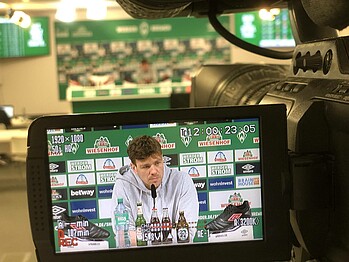 Clemens Fritz freut sich über die Unterstützung der Fans beim Nordderby.