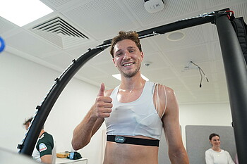 Niklas Stark nach seiner Untersuchung. 