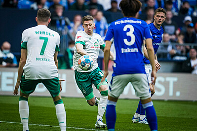 Mitchell Weiser beim Topspiel gegen Schalke