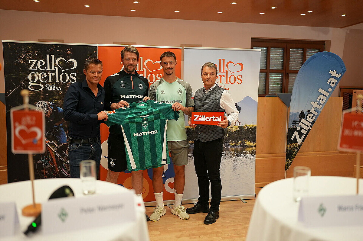 Vertreter des Zillertal und Werder Kapitän Marco Friedl und Leiter Profifußball Peter Niemeyer bei einer Medienrunde