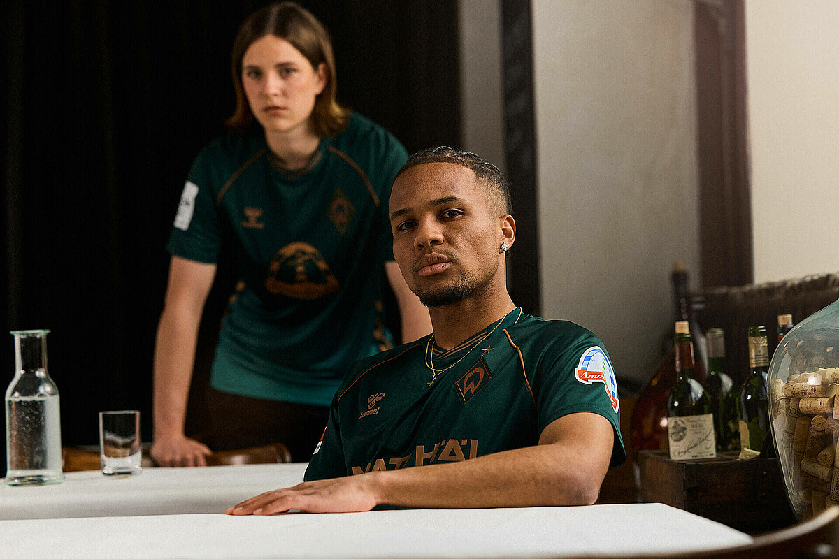 Lara Schmidt und Felix Agu im neuen Trikot "Third". 