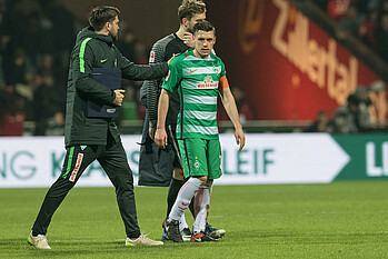 Florian Bruns mit Zlatko Junuzovic. 