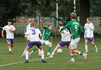 Tim Teschke im Dribbling.