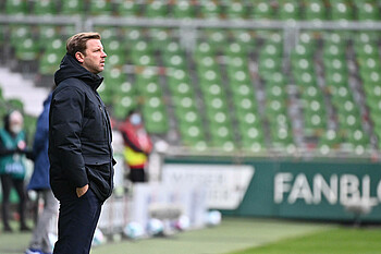 Florian Kohfeldt an der Seitenlinie gegen RB Leipzig. 