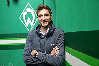 Niklas Stark mit Werder-Logo