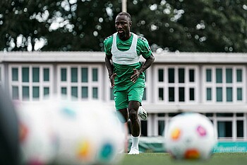 Naby Keita running during a training session.