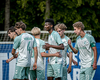Die U16 beim Torjubel.