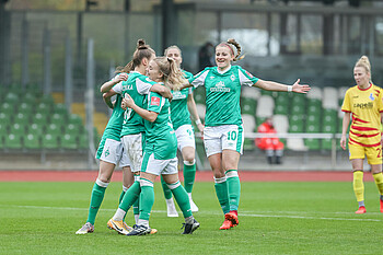 Der SV Werder jubelt gegen den MSV Duisburg.