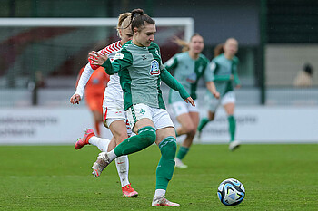 Sophie Weidauer für Werder am Ball.