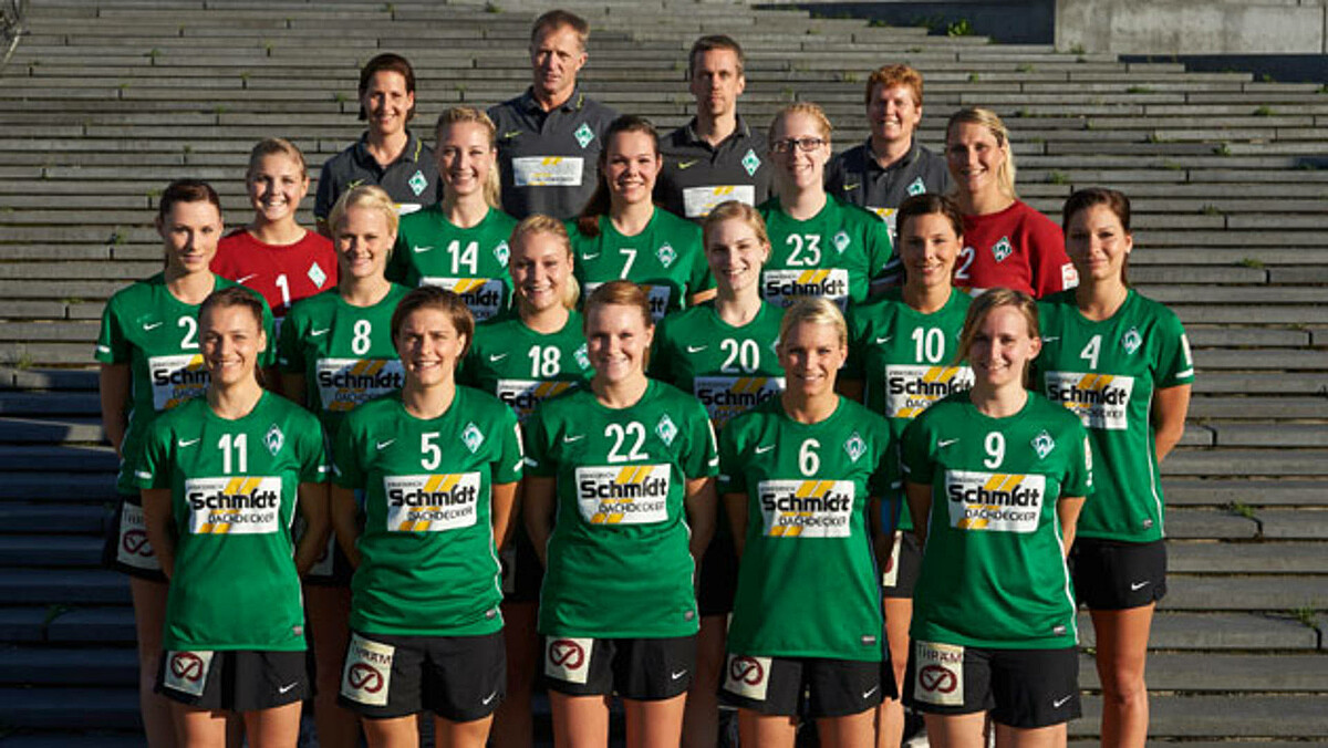 Das Teamfoto der 1. Frauen aus der Saison 2013/2014.