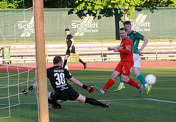 Dominik Kasper schießt.