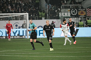 Marco Grüll im dritten Trikot auf dem Platz gegen Eintracht Frankfurt