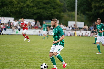 Aaron Hunt für die Legenden am Ball in Wardenburg