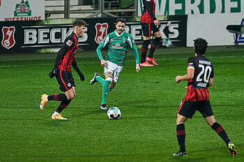 Leonardo Bittencourt on the ball against SGE