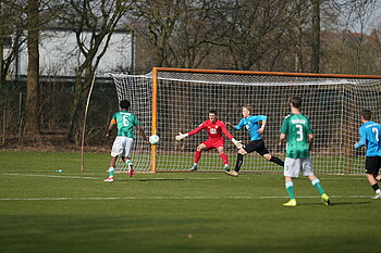 Wesley Adeh beim Torabschluss. 
