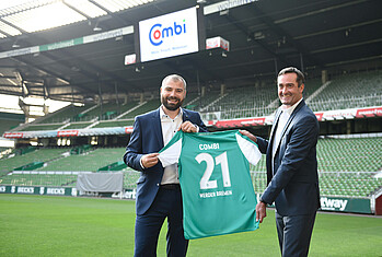 Vertragsunterschrift mit Werder-Partner Combi.