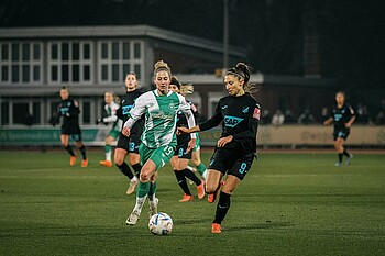 Saskia Matheis am Ball gegen Hoffenheim