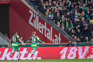 Geburtstagsparty im Weser-Stadion. Der SV Werder feiert seinen 120. Geburtstag. Gegen den FC Augsburg treffen Rashica (2) Johannes Eggestein und… 