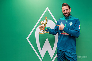 Claudio Pizarro hat als erster Werderaner der Vereinsgeschichte den Bambi in der Kategorie „Sport“ erhalten. 