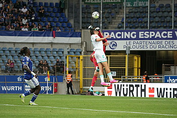 Dawid Kownacki contests for the ball with Matz Sels