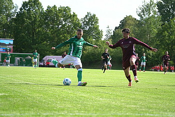 Justin Njinmah schließt ab. 