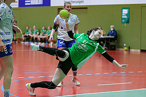 Alina Defayay (SV Werder Bremen, 57) beim Wurf, am Ball, Spielszene, Aktion, Action
