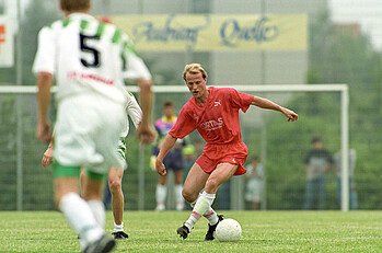 Werder Bremen Spieler Thomas Schaaf. Aus Freundschaftsspiel SV Badenstedt (Kreisliga Hannover) gegen Werder Bremen (in Rot) 1:15.