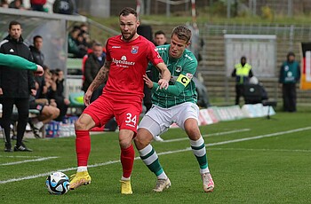 Patrick Hobsch im Duell mit Ex-Klub VfB Lübeck. 