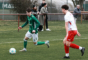Die U17 am Ball.