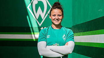 Jasmin Sehan verschränkt die Arme.