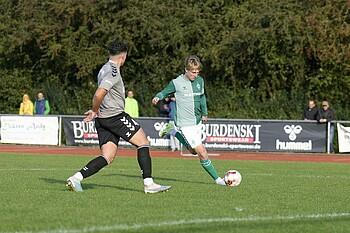 Philipp Kühn mit Ball am Fuß