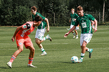 Sascha Tkachenko im Zweikampf.