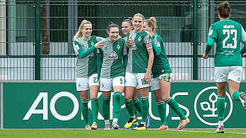 Sophie Weidauer jubelt mit ihren Teamkoleginnen.