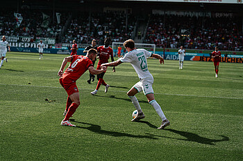 Woltemade im Hinspiel gegen den 1. FC Heidenheim.