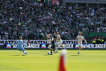 Romano Schmid tries to round Leipzig goalkeeper Péter Gulácsi