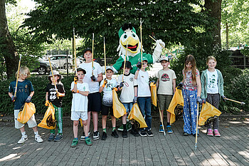 Gruppenbild mit Möwe Toni und dem Kids-Club