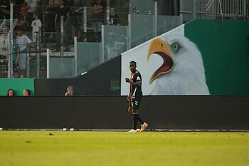 Derrick Köhn as he was substituted off against Preußen Münster.