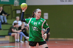 Chiara Thorn (SV Werder Bremen, 44) am Ball, Spielszene, Aktion, Action