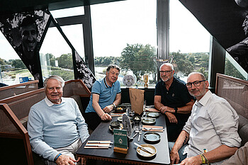 Otto Rehhagel, Thomas Schaaf, Dieter Eilts und Hans Schulz im Stadion.