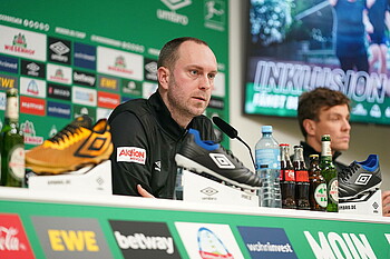 Ole Werner auf der Pressekonferenz vor dem Bochum-Spiel.