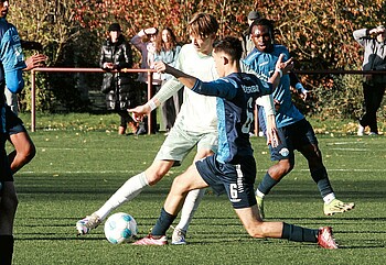 Paul Wienholt am Ball.