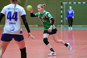 Denise Engelke (SV Werder Bremen, 18) am Ball, Spielszene, Aktion, Action