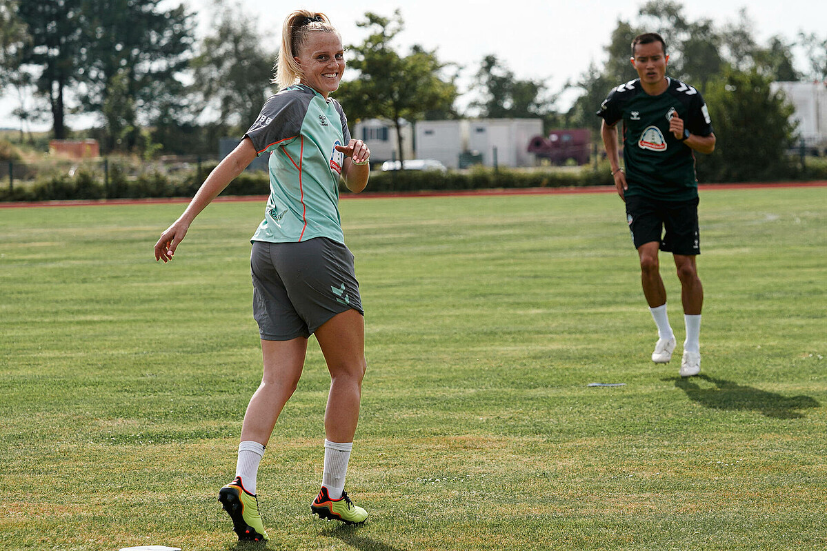 Lina Hausicke auf dem Trainingsplatz. 